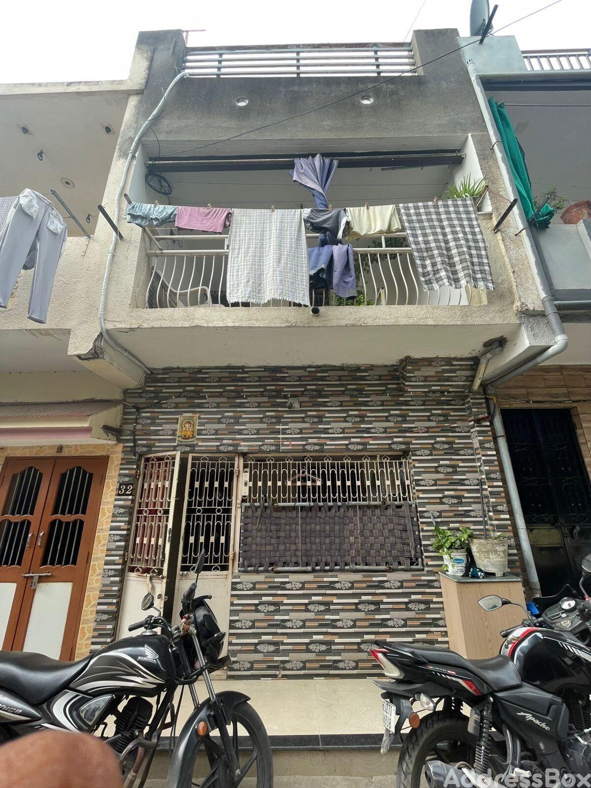 Yogeshwar Row House photo