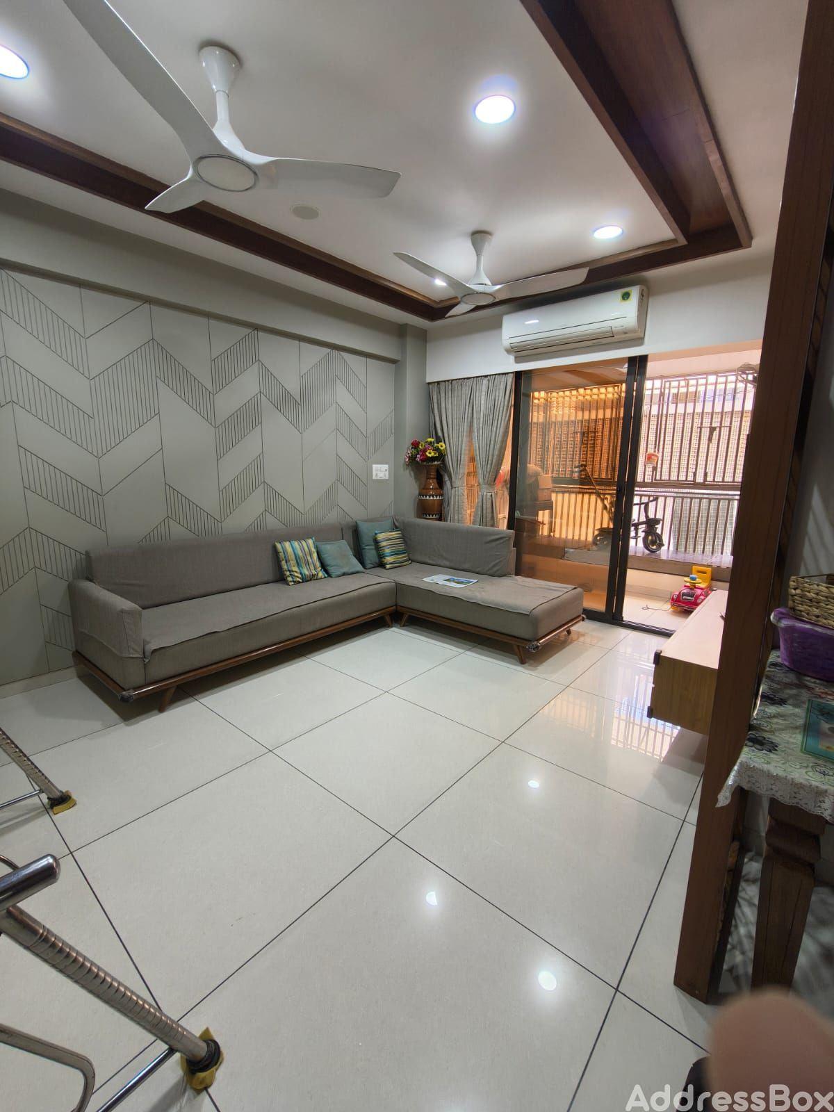 SANDALWOOD ELEGANCE photo