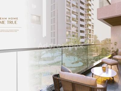 THE MIDAS - Commercial Balcony