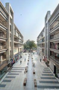 Ratna High Street Exterior