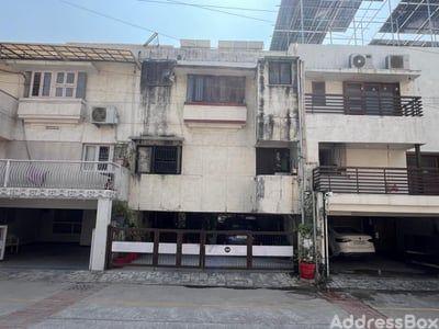 Bungalows / Villas for Sale in Vastrapur, Ahmedabad | Goyal Park Row House