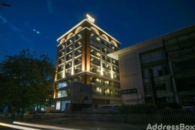 Showroom for Sale in Cg Road, Ahmedabad | ARCUS HEXA