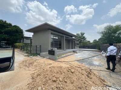 Commerce Six  Complex photo